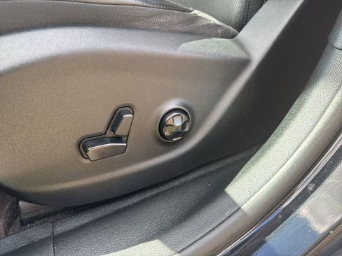 Used 2019 Jeep Cherokee Limited w/ Luxury Group image 11