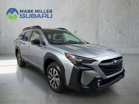 Used 2025 Subaru Outback Premium AWD/4WD image 1