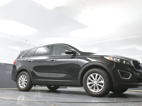 Used 2017 Kia Sorento L FWD image 24