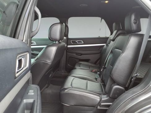 Used 2016 Ford Explorer XLT w/ Equipment Group 202A AWD/4WD image 11