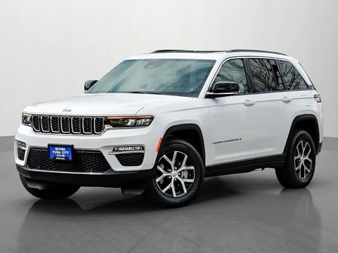 Used 2025 Jeep Grand Cherokee Limited w/ Luxury Tech Group II AWD/4WD image 2