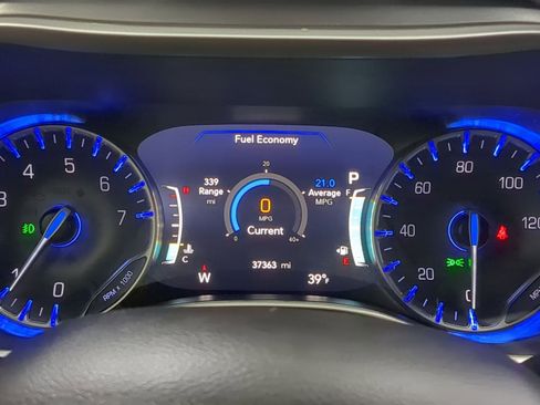 Certified 2024 Chrysler Pacifica Touring-L image 12