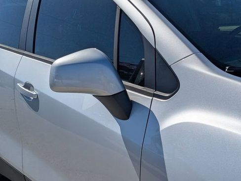 Used 2020 Chevrolet Trax LS w/ Tint and Cruise Package FWD image 10