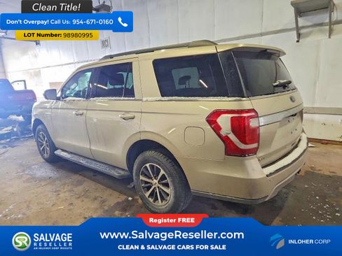 Used 2018 Ford Expedition XLT image 3