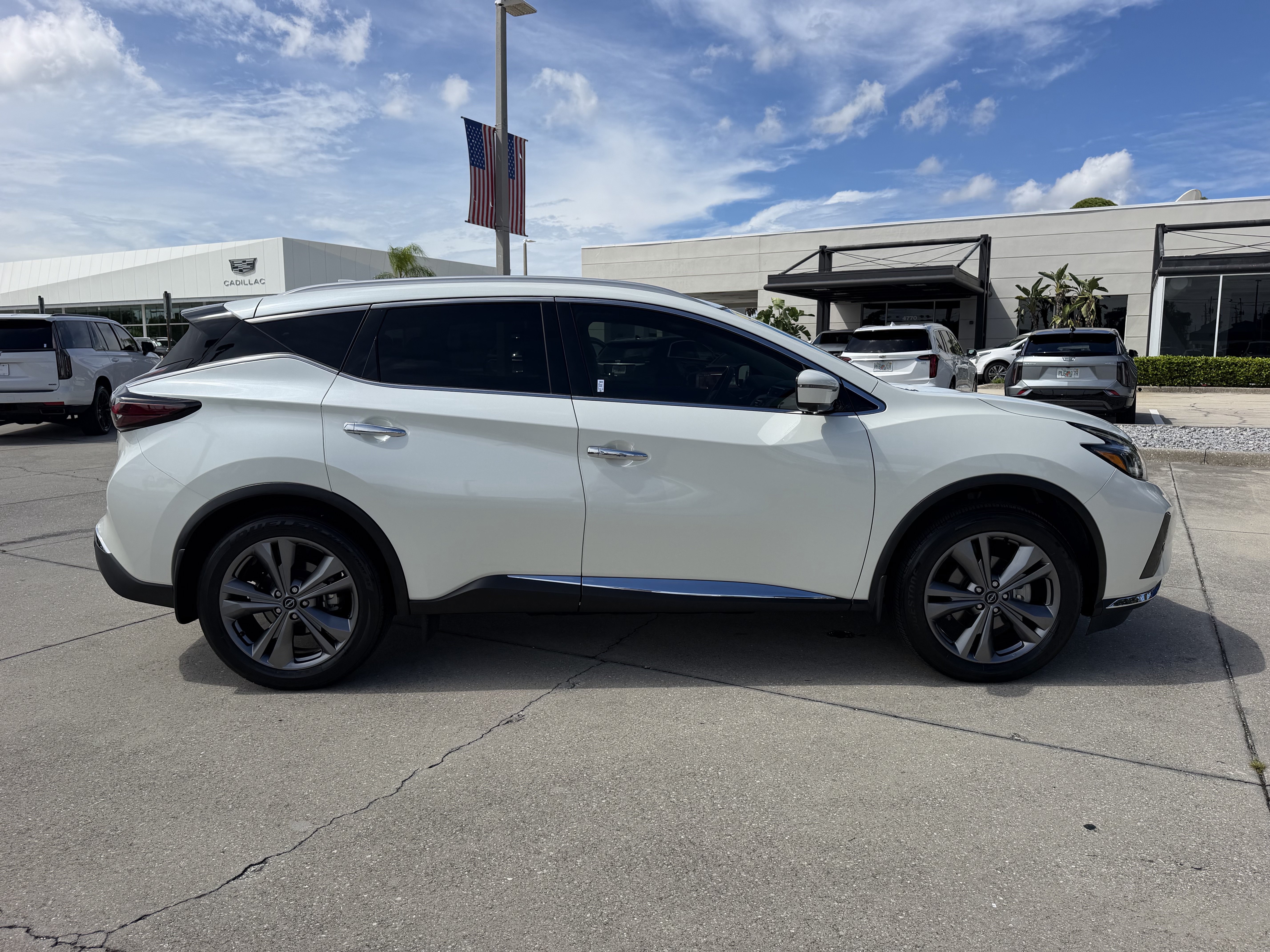 Used 2023 Nissan Murano Platinum w/ Cargo Package FWD image 2