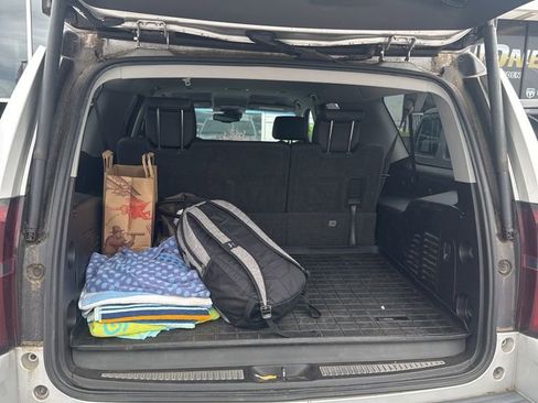 Used 2017 Chevrolet Suburban LT RWD image 9