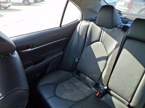 Used 2021 Toyota Camry SE image 18