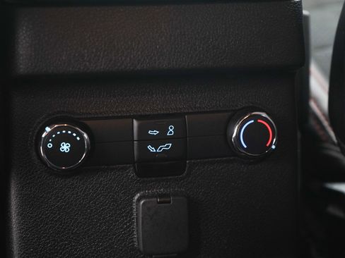Used 2018 Ford Explorer XLT w/ Equipment Group 202A AWD/4WD image 20