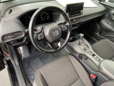 Used 2025 Honda HR-V Sport image 17