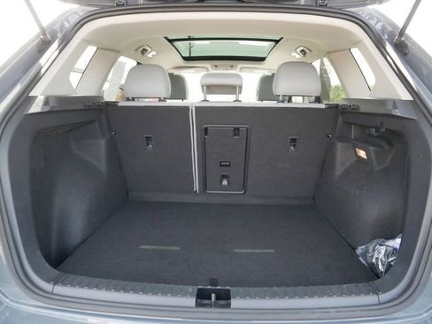 Certified 2023 Volkswagen Taos SE w/ Panoramic Sunroof Package AWD/4WD image 18