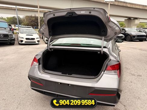 Used 2024 Hyundai Elantra SEL FWD image 28
