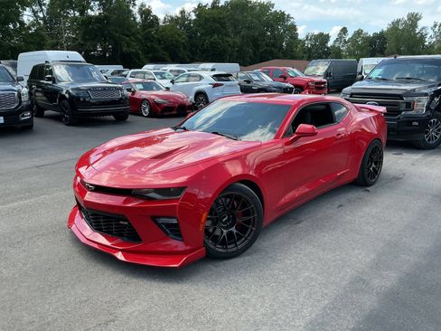 Used 2018 Chevrolet Camaro SS RWD image 2