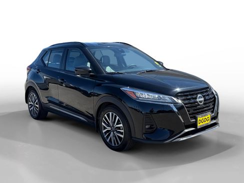 Used 2023 Nissan Kicks SR w/ SR Premium Package FWD image 7