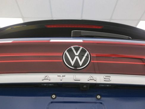 Certified 2025 Volkswagen Atlas Cross Sport SE AWD/4WD image 15
