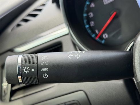 Used 2017 Chevrolet Impala LT w/ Convenience Package image 28