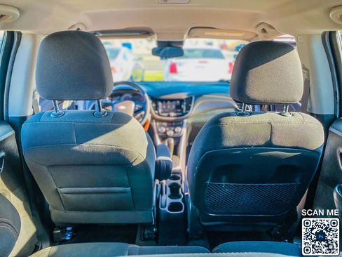 Used 2020 Chevrolet Trax LS image 28