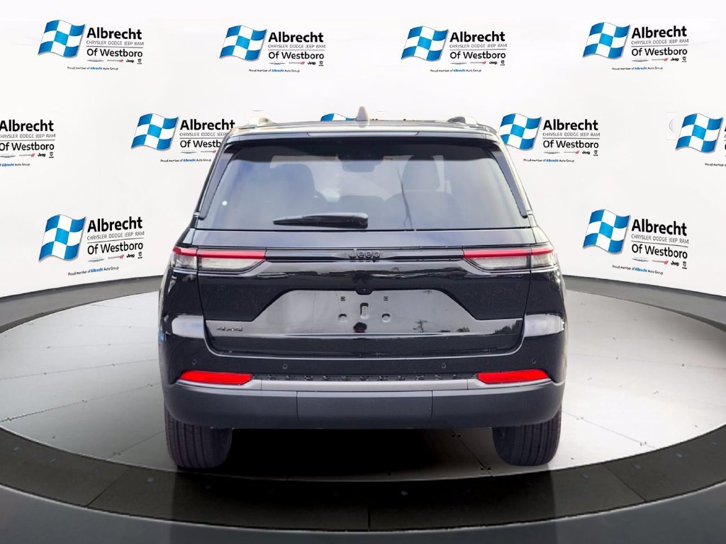New 2026 Jeep Grand Cherokee Altitude AWD/4WD image 4