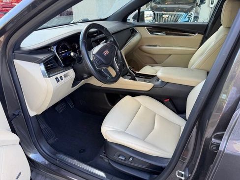 Used 2019 Cadillac XT5 FWD image 14