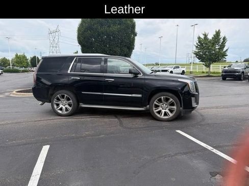 Used 2015 Cadillac Escalade Luxury AWD/4WD image 17