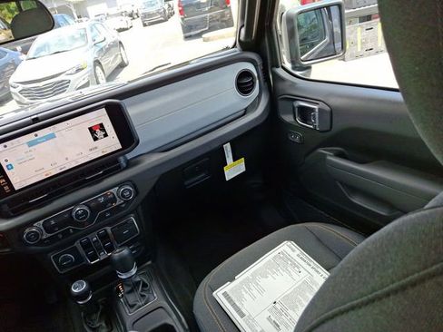 New 2025 Jeep Gladiator Sport image 16