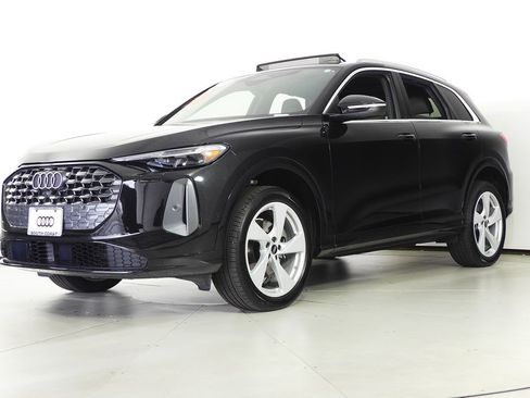 Used 2025 Audi Q5 Premium Plus w/ Premium Plus image 2