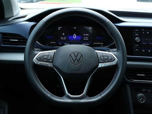 Used 2022 Volkswagen Taos SE FWD image 15