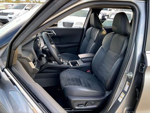 Used 2022 Mitsubishi Outlander SE image 6