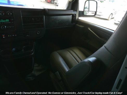 Used 2019 GMC Savana 2500 Extended w/ Driver Convenience Package image 28