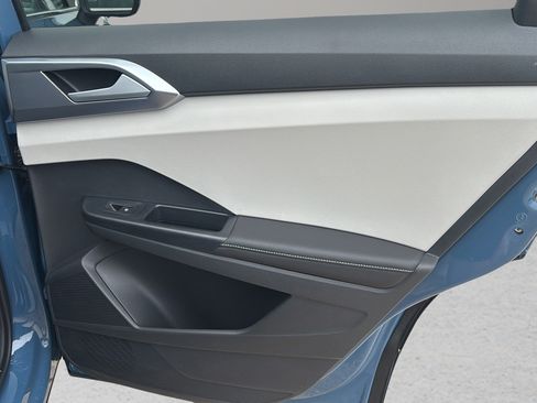 New 2026 Volkswagen Taos SE FWD image 12