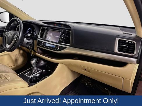 Used 2017 Toyota Highlander Plus w/ Protection Package #3 AWD/4WD image 35