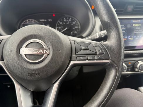 Used 2023 Nissan Kicks SV image 11