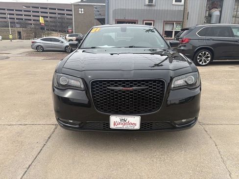 Used 2021 Chrysler 300 S RWD image 2