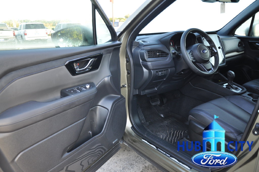 Used 2025 Subaru Forester Limited AWD/4WD image 10
