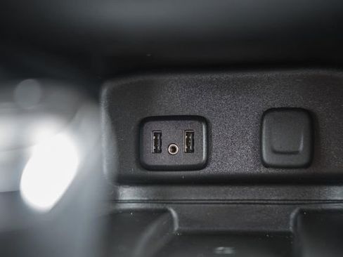 Used 2018 Chevrolet Equinox Premier AWD/4WD image 24