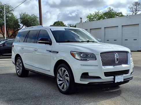 Certified 2023 Lincoln Navigator Reserve AWD/4WD image 21