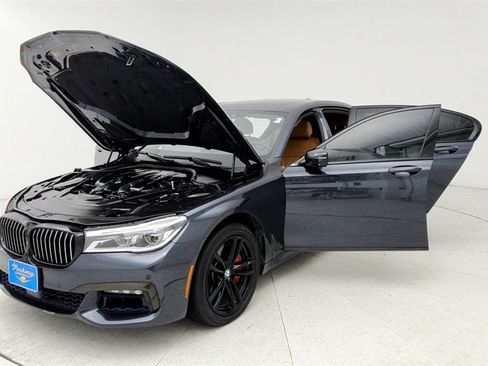 Used 2017 BMW 750i xDrive image 10