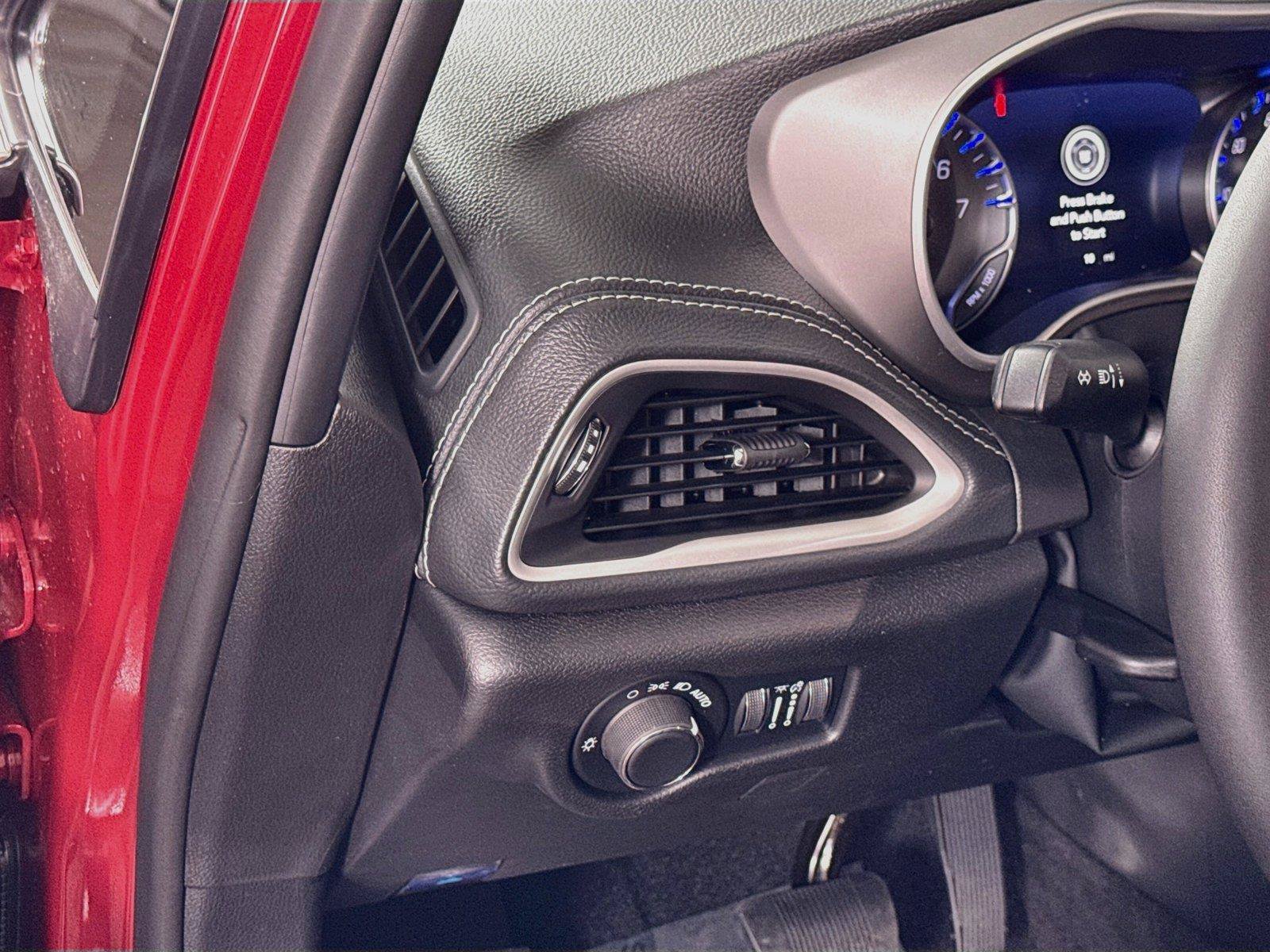 New 2027 Chrysler Pacifica Select AWD/4WD image 4
