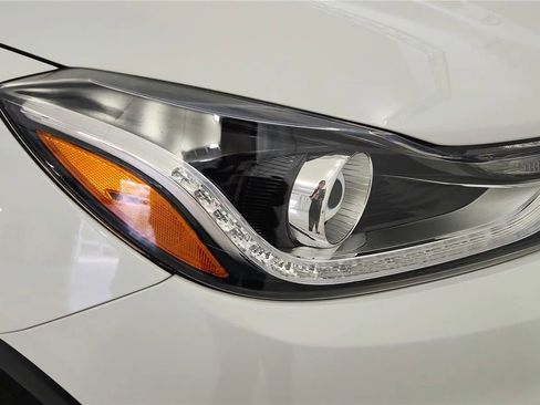 Used 2021 Chevrolet Trax LT w/ LT Convenience Package image 14