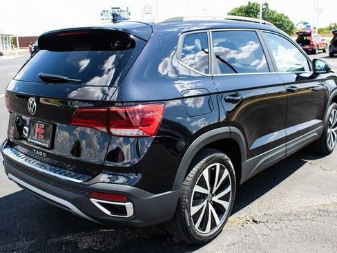 Used 2023 Volkswagen Taos SE image 3