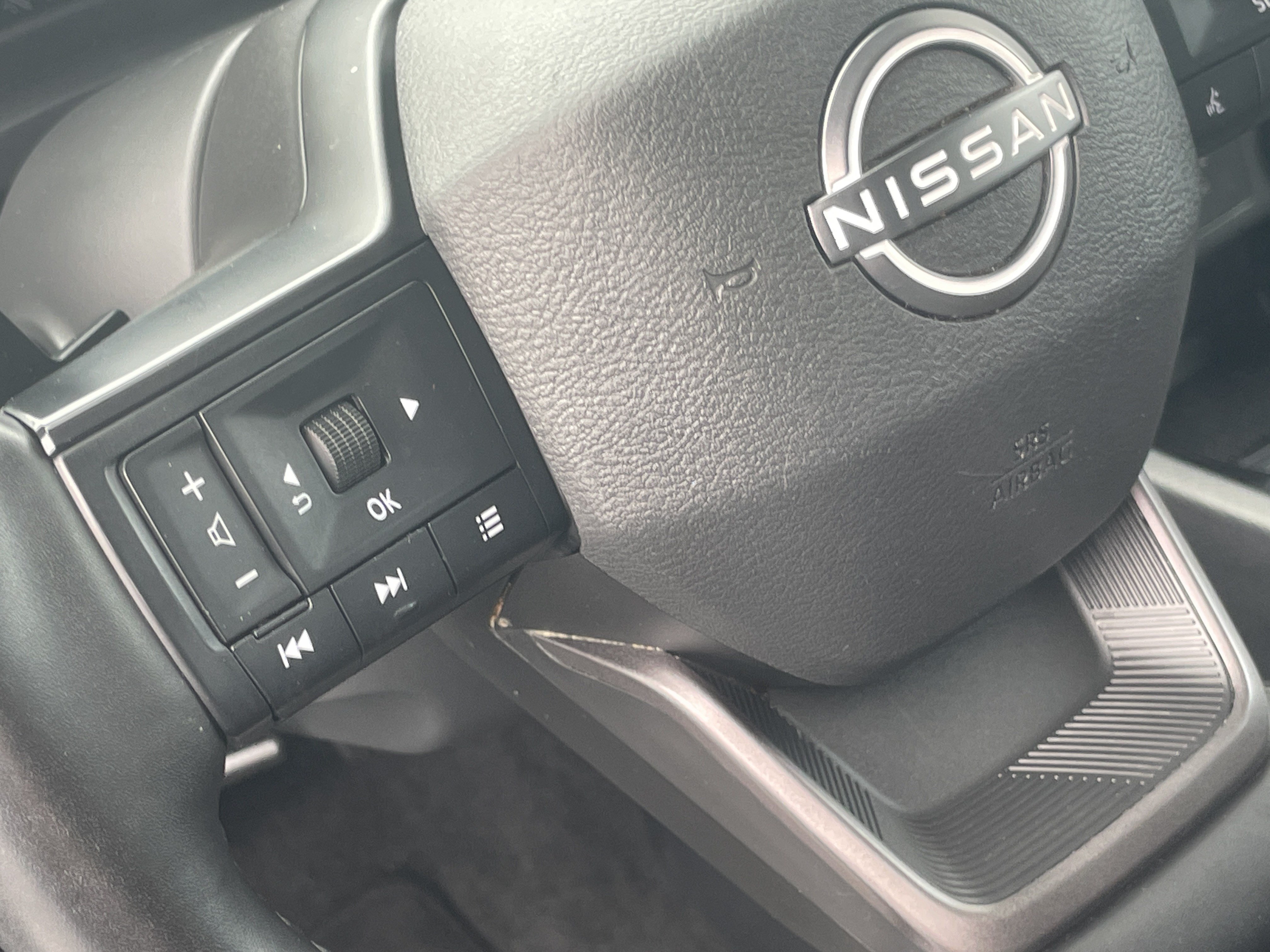 Used 2025 Nissan Rogue SV AWD/4WD image 19