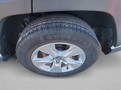 Used 2021 Toyota RAV4 XLE image 12