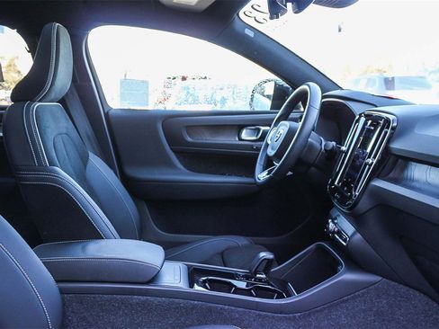 Used 2023 Volvo C40 P8 Recharge Plus w/ Protection Package Premier image 17