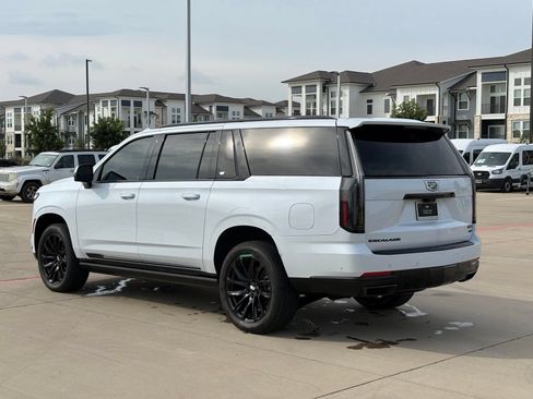 Certified 2026 Cadillac Escalade ESV Sport w/ LPO, ONYX Package AWD/4WD image 5
