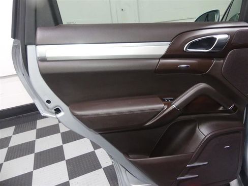 Used 2017 Porsche Cayenne GTS image 26