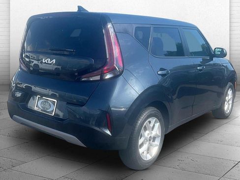 Used 2025 Kia Soul LX w/ LX Technology Package FWD image 14