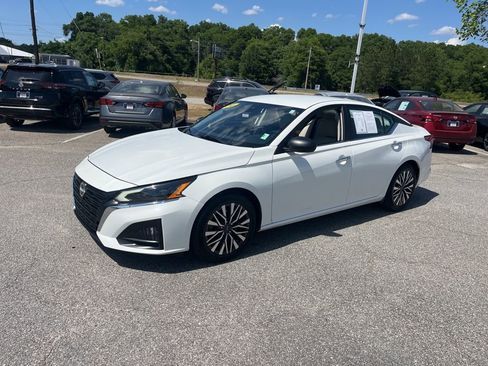 Used 2024 Nissan Altima 2.5 SV FWD image 3
