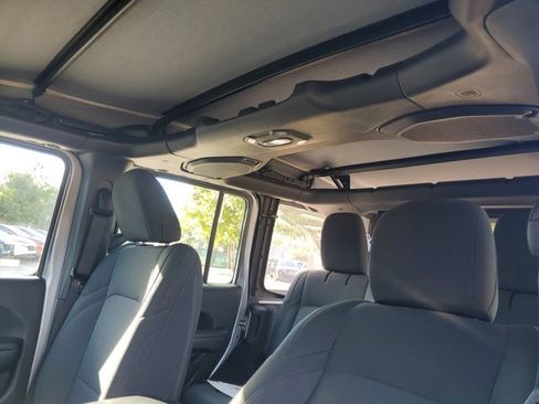 Used 2018 Jeep Wrangler Unlimited Sport image 27