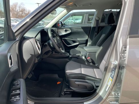 Used 2025 Kia Soul LX w/ LX Technology Package image 24
