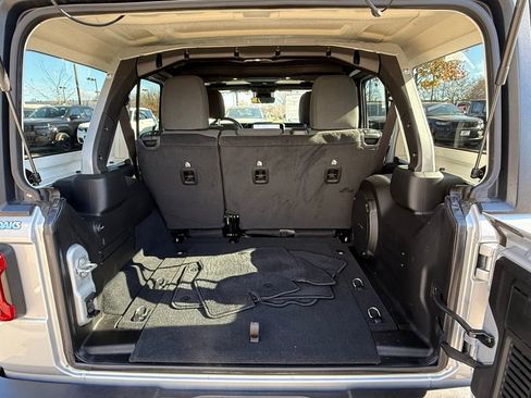 Certified 2024 Jeep Wrangler Unlimited Rubicon w/ Technology Group image 19