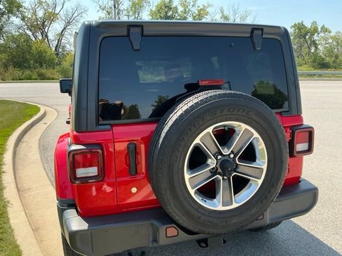 Used 2018 Jeep Wrangler Unlimited Sahara w/ Uconnect 4C Nav & Sound Group AWD/4WD image 10